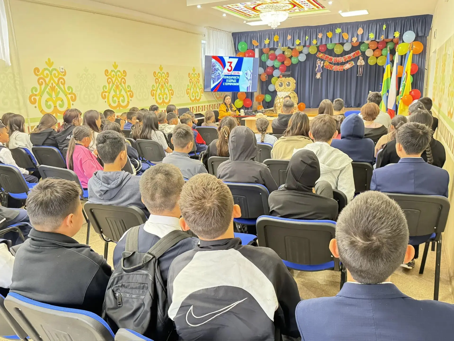 Сегодня в нашей школе прошёл Час памяти, посвящённый Дню солидарности в борьбе с террор...