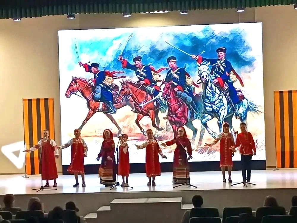 В Курске прошёл гала-концерт участников фестиваля детского творчества «Война. Победа. Память.»  На с
