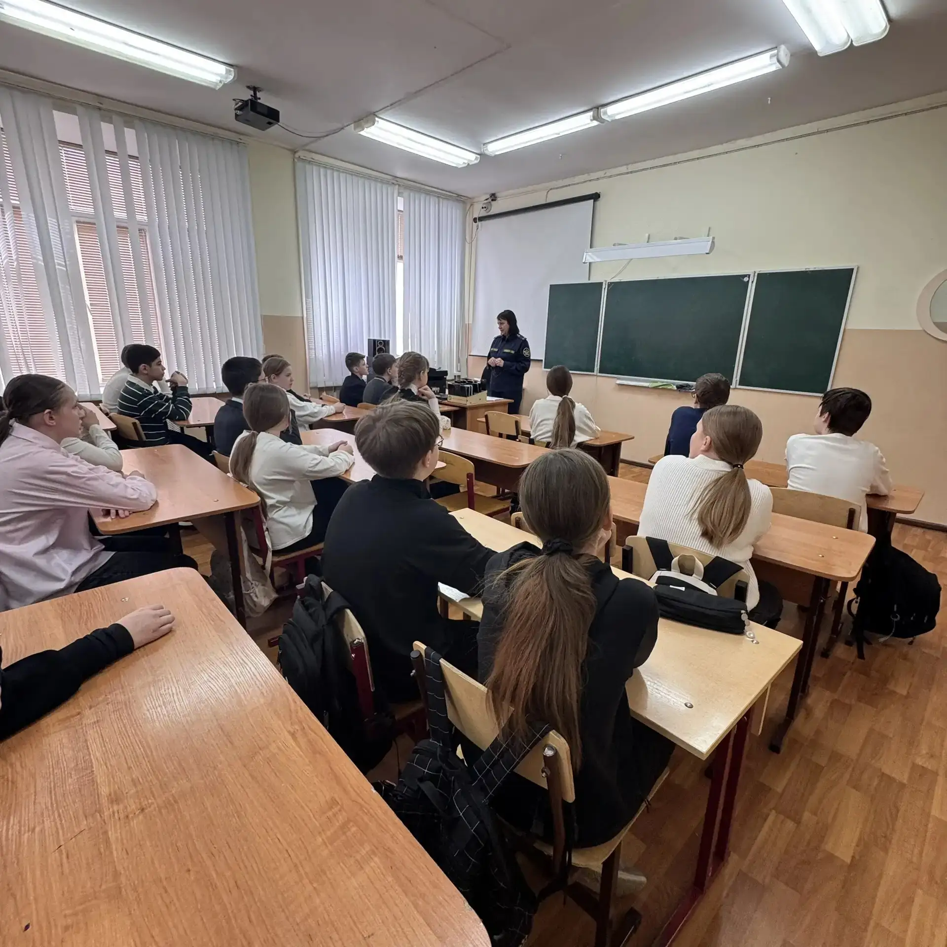 Родители 6д класса организовали встречу с Начальником ФКУ УИИ УФСИН России по Костромской области Ме