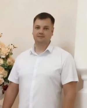 Сегодня свой день рождения отмечает директор школы, учитель технологии Суханос Игорь Гр...