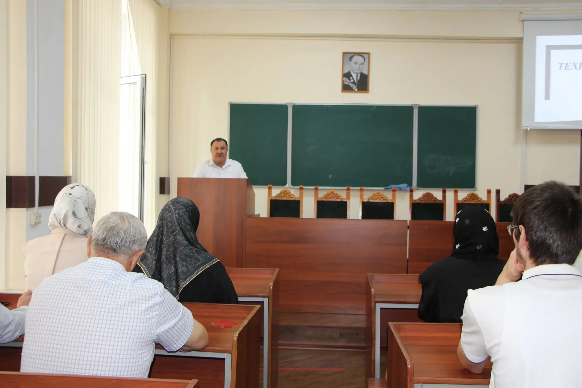 🎓 Первокурсники ДагГАУ встретились с руководством факультетов и преподавателями