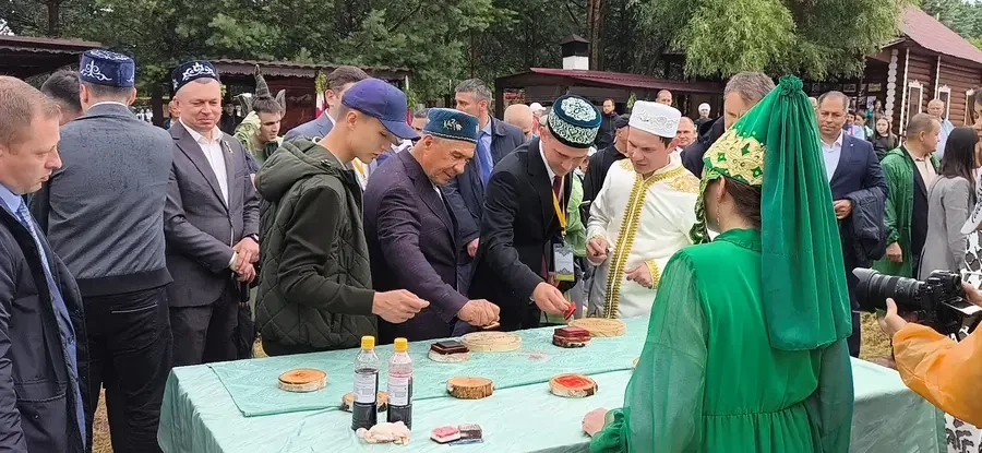 22.06.2026 06:26
Менделеевское подворье на Сабантуе в Казани поразило гостей своей "Химией сказок"