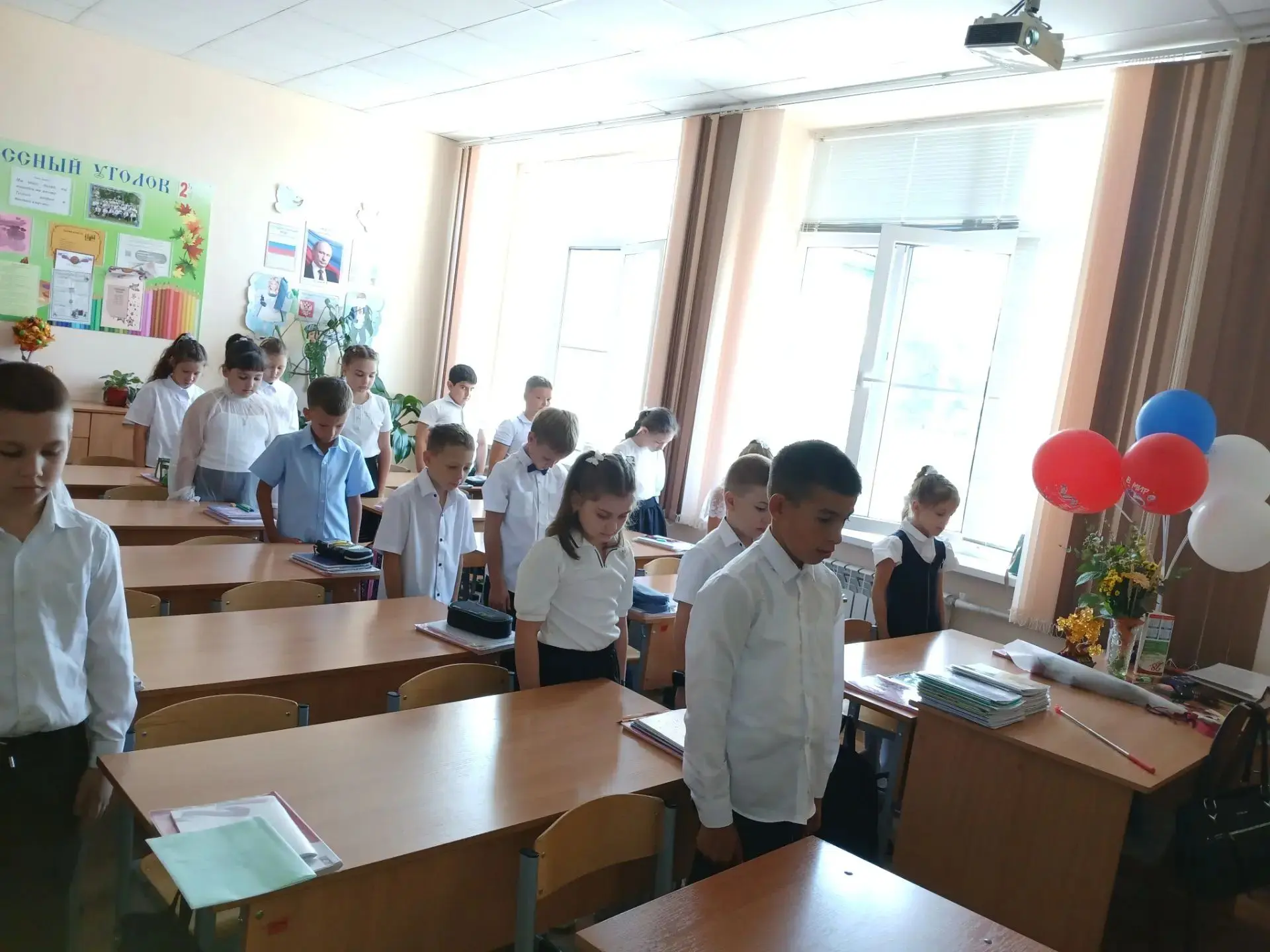 На первом уроке во всех классах школы прошли беседы по теме: "День солидарности в борьб...