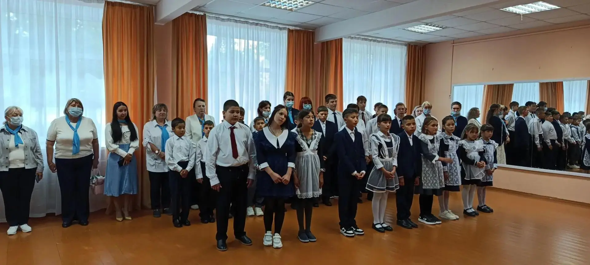 🎉 С Днём знаний, дорогие ученики, родители и педагоги! 🎉