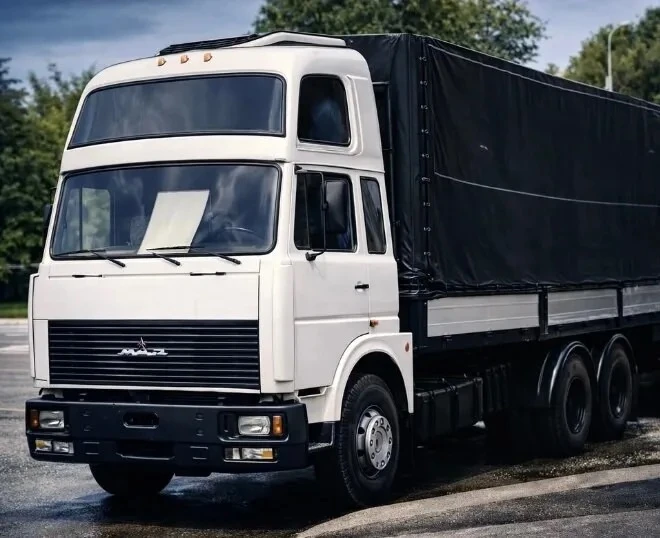 В 1988 МАЗ создал уникальный грузовик с двумя кабинами

МАЗ-Э6303 внешне напоминал обычный магистрал