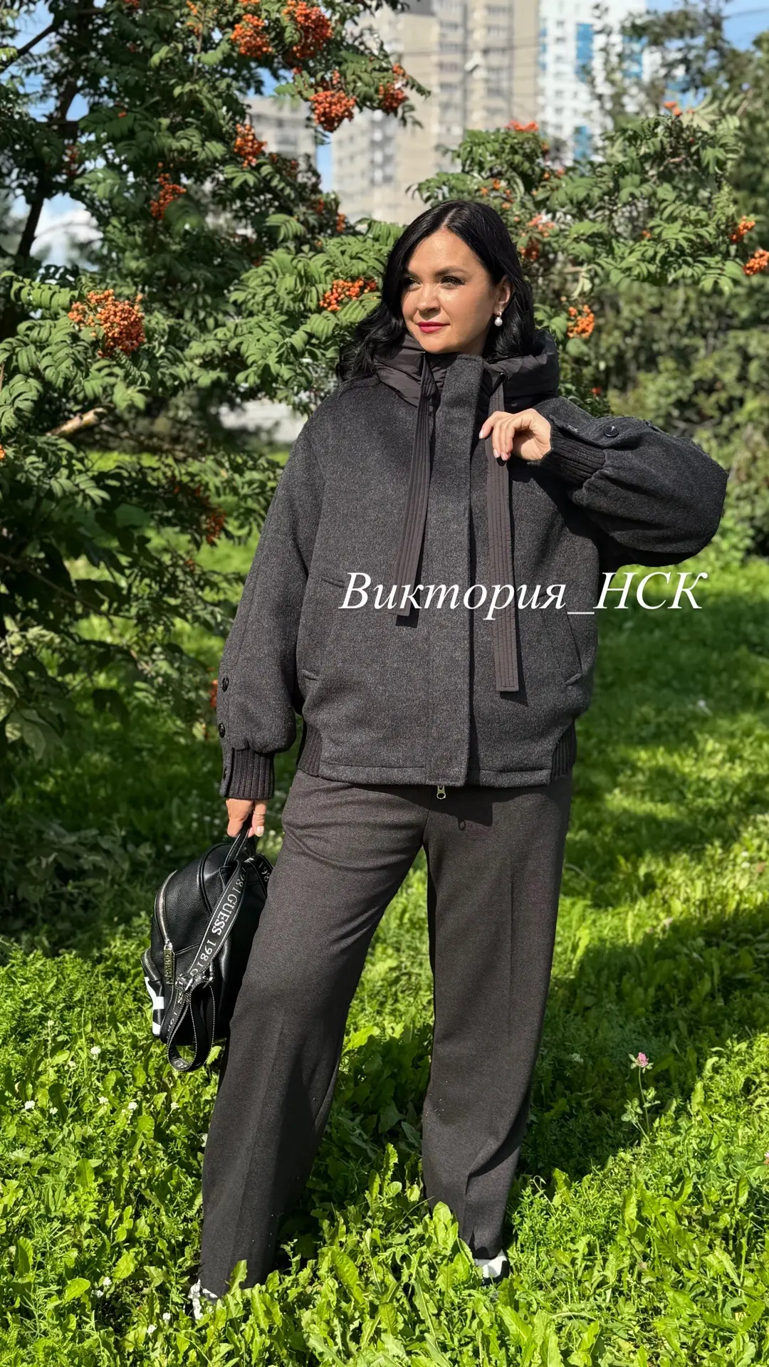 Стильная ,теплая куртка -бомбер.