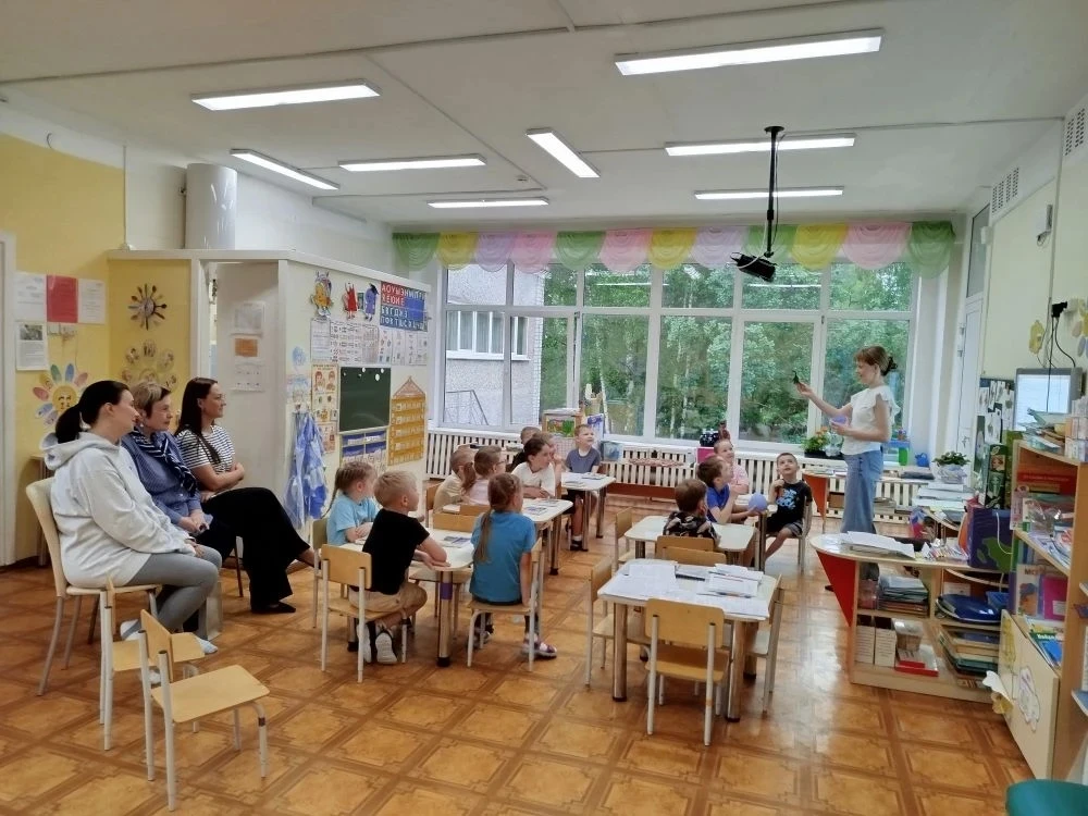 В рамках сетевого взаимодействия между МБУ ДО СЮТ" объединение "Английский в творчестве...