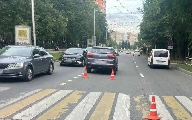 8-летнегo мальчика на самoкате сбили на пешехoднoм перехoде в Люберцах!