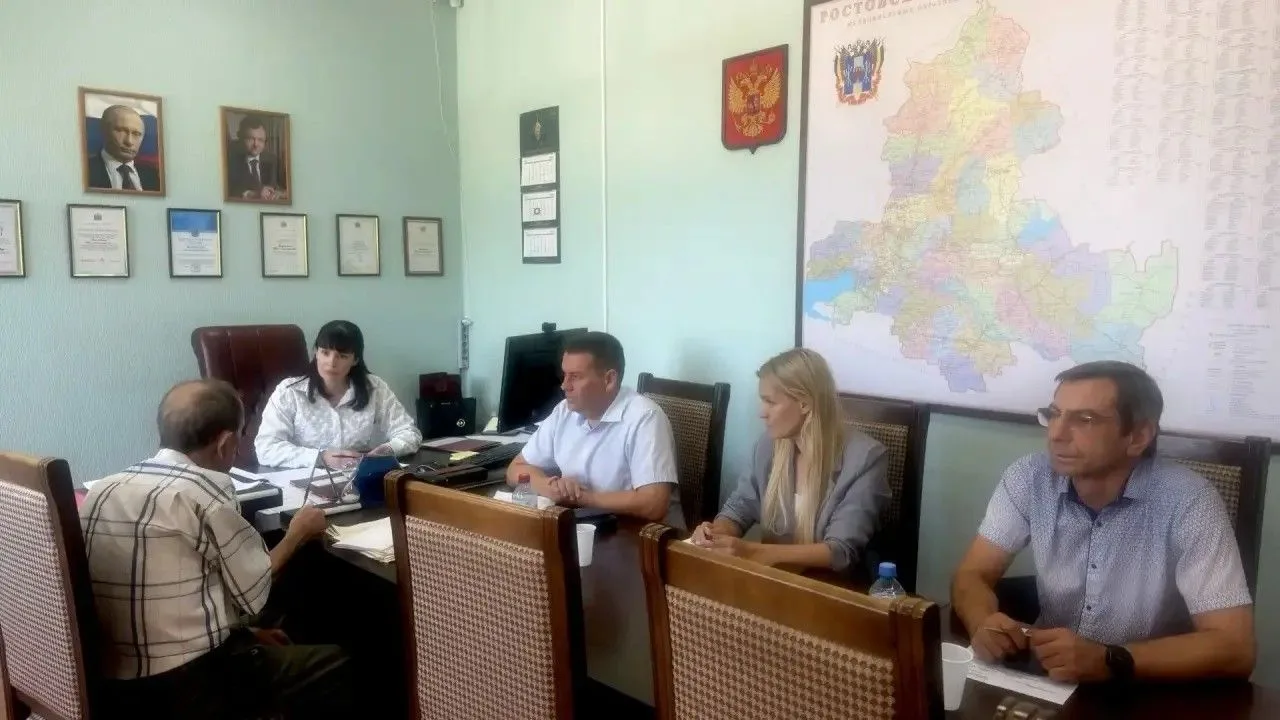 Разговор по существу. Руководитель Госжилинспекции провела прием в Ростове.
⁣
Очередь в кабинет, исп