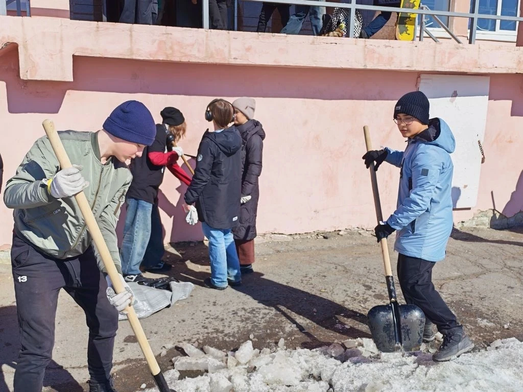 25 апреля — порядок своими руками! 💪🌿  Сегодня наша гимназия вышла на традиционный весенний субботни