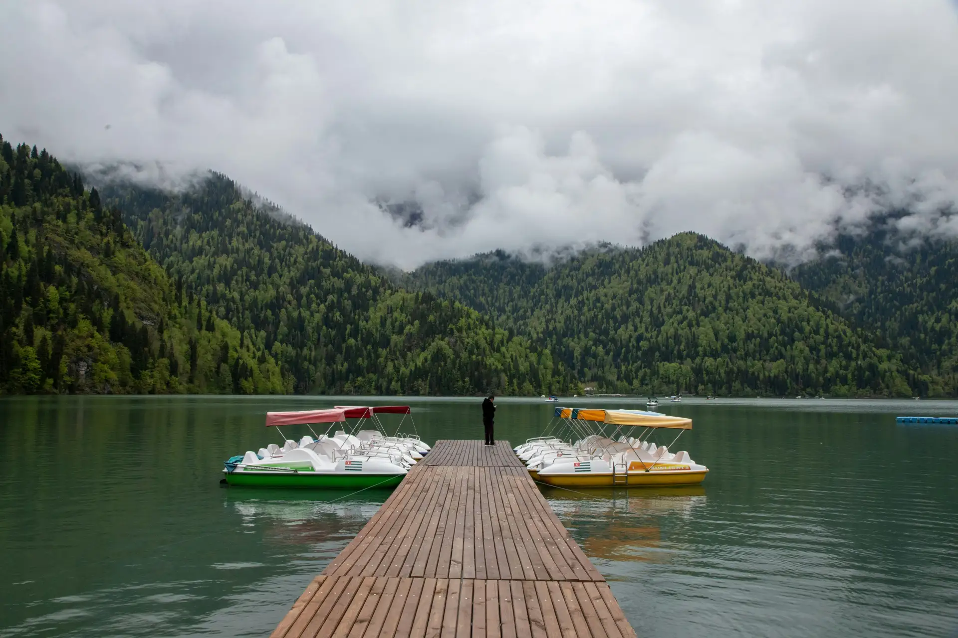 🏔️ Купальник у водопада обернулся угрозами