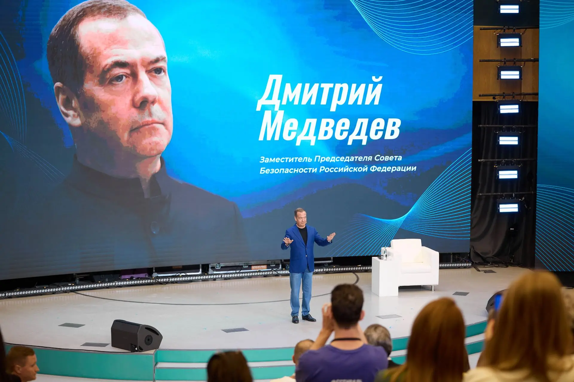 Дмитрий Медведев: «Нужно вкладываться и в своё железо, и в свой софт, и в свои медийные...