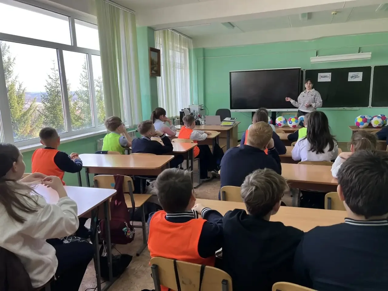 МОБУ СОШ с. Засечное: «Футбол помогает».  ⚽️🌟 Ребята 5А класса МОБУ СОШ с. Засечное приняли участие 