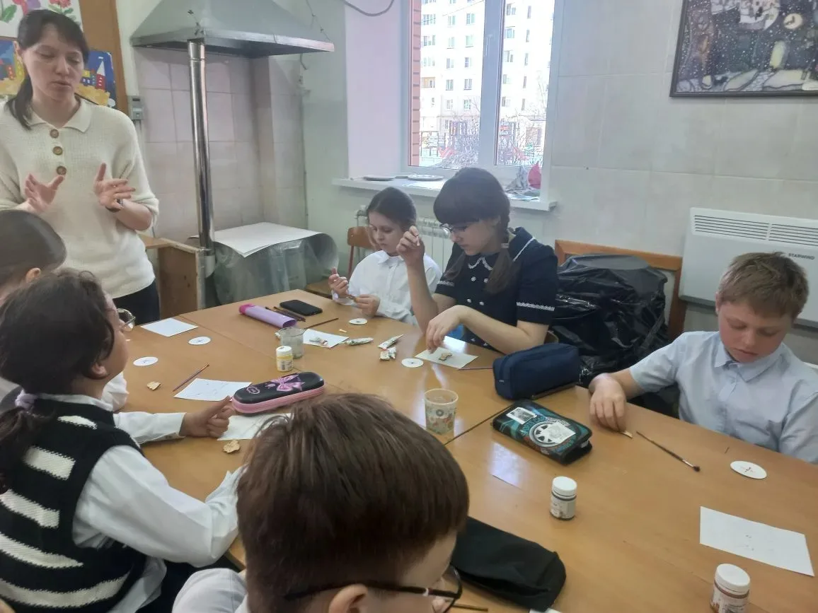 🏫 Вчера ученики 4 «А» и 4 «Б» классов посетили художественную школу имени Бузовкина.  ✅Ребята познак