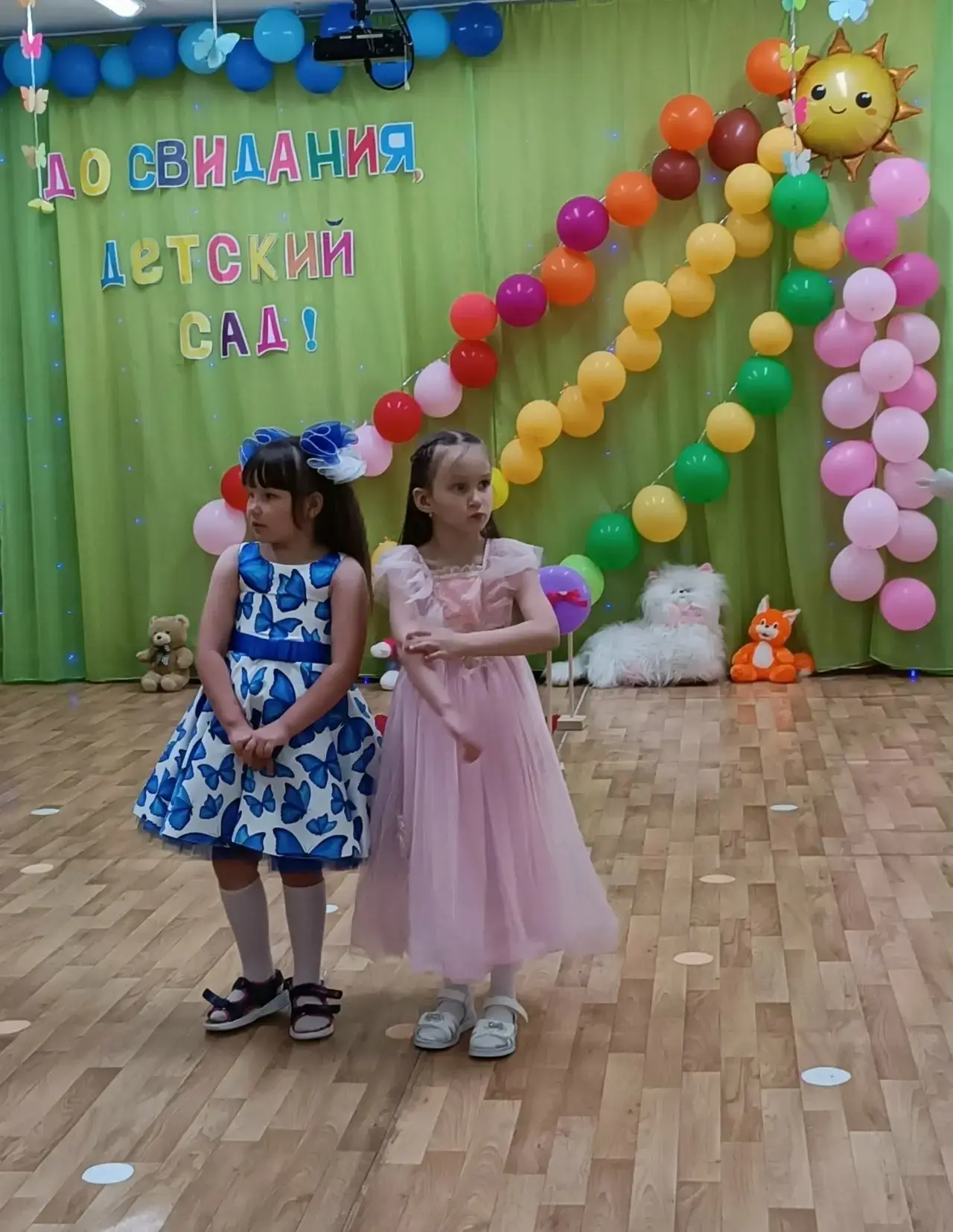 Мы проводили в новую жизнь двух наших прекрасных выпускников! Вы такие нарядные, такие ...