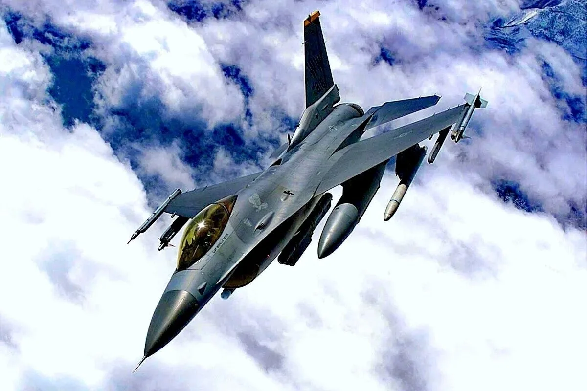 Брюссель передаст Киеву три истребителя F-16 до конца года, сообщил просроченный.