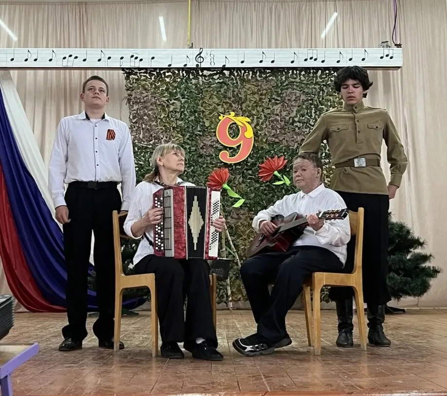 В стенах Клинцовского филиала БТЭиР прошёл трогательный концерт, посвящённый Дню Победы.   Этот день