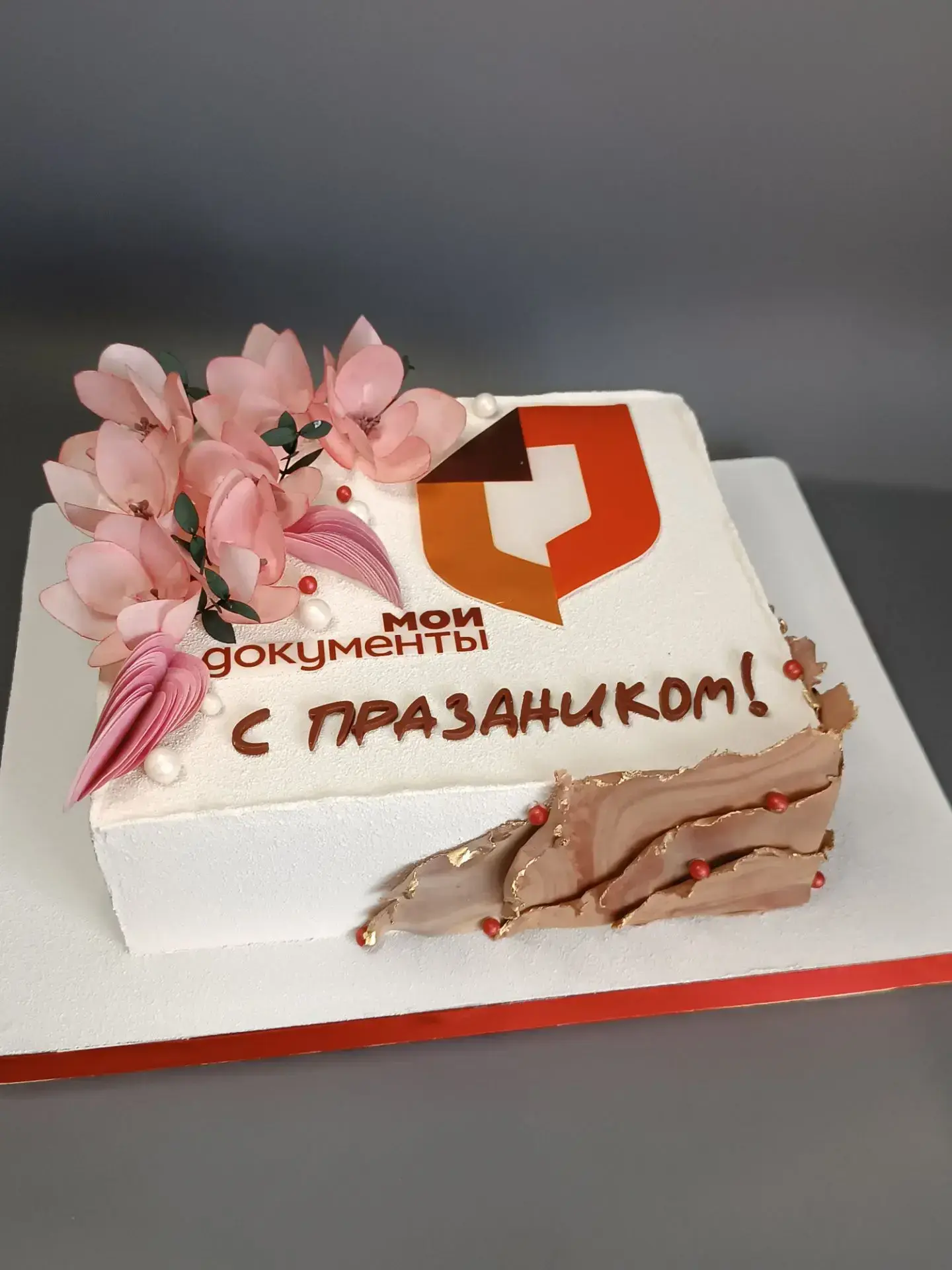Дорогие мои коллеги, мои любимые девочки! Сегодня особенный день для нас, кто ежедневно стоит на пер