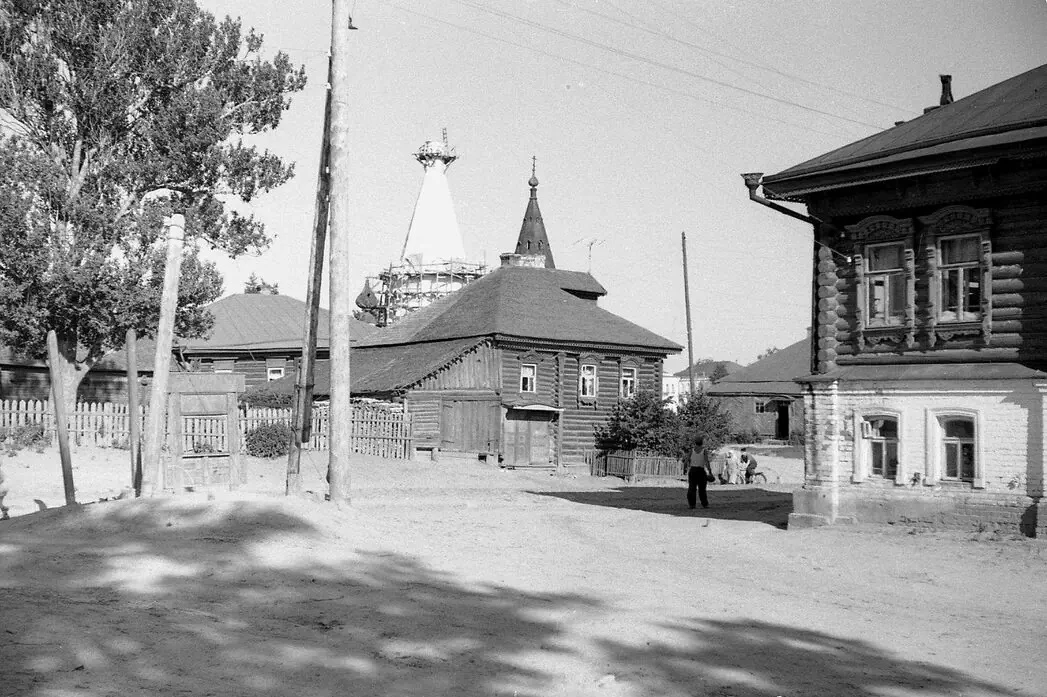Улица Советская (рядом с д. 17) в селе Красное-на-Волге
1962 год