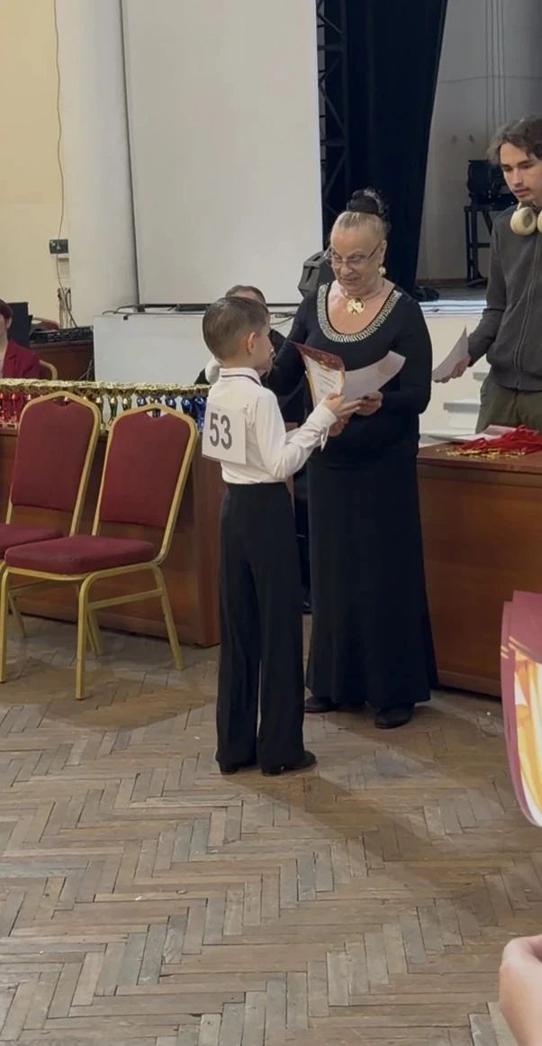 Поздравляем Дамира С. с блестящей победой в конкурсе по спортивным танцам! 🏆  Ученик 1А класса Дамир