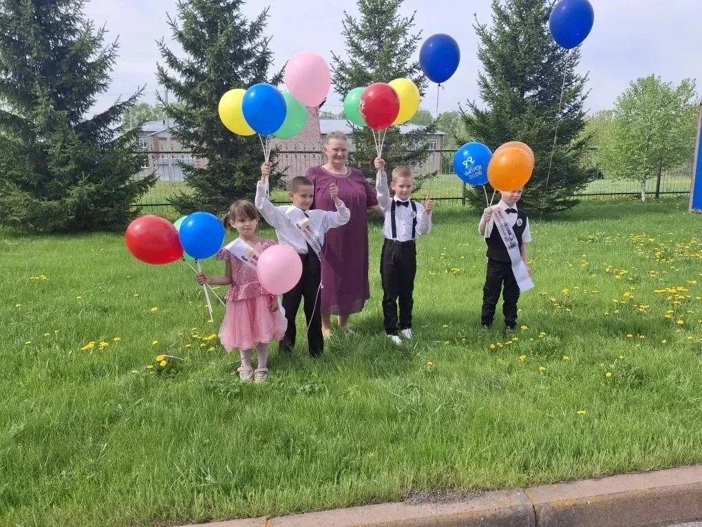 🎈 28 мая, в детском саду «Колокольчик» прошел выпускной бал для детей подготовительной...