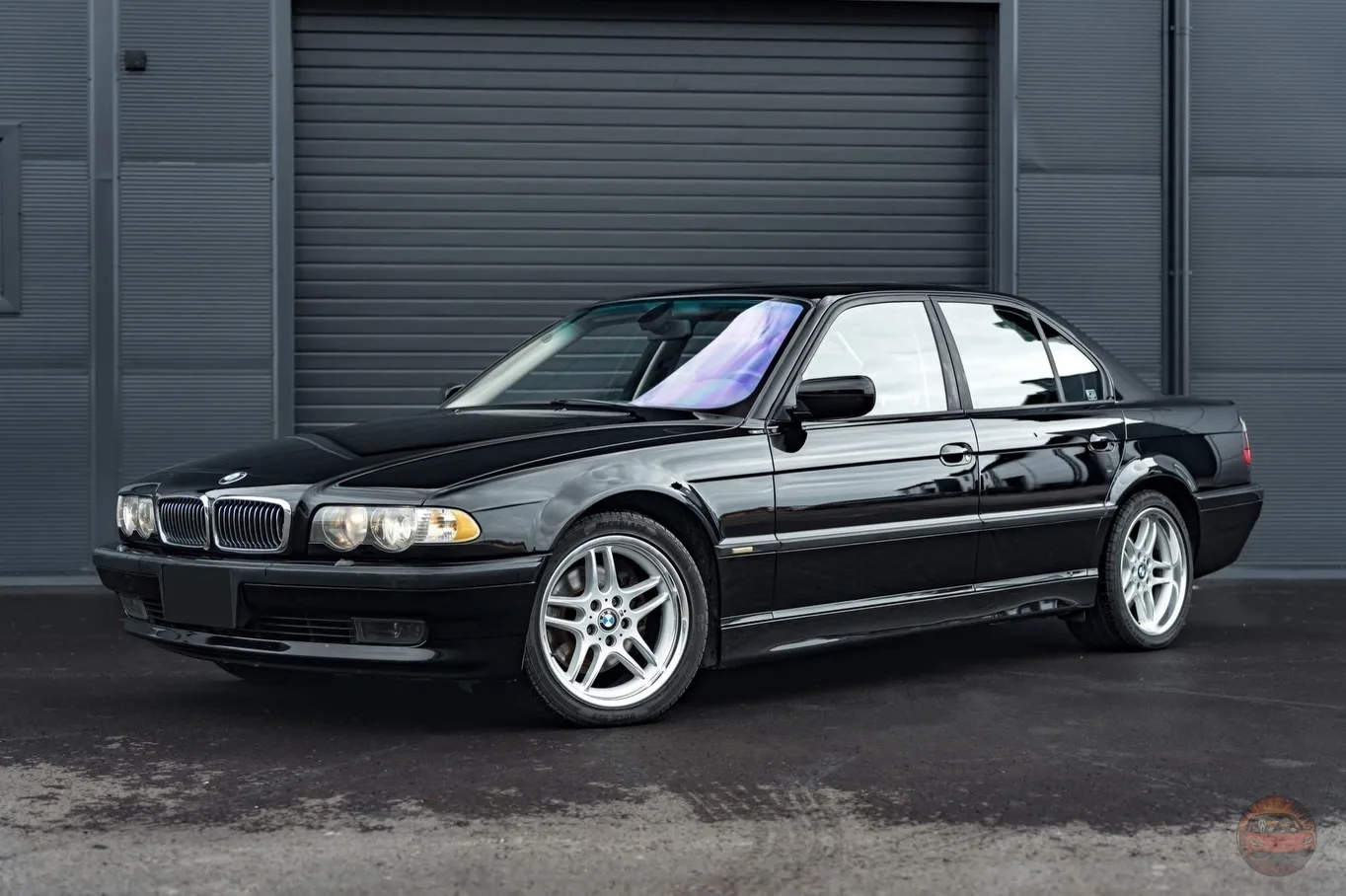 🔵 BMW 740i E38 без длинной базы и лишнего тюнинга

Короткая 740i после рестайлинга — одна из самых 