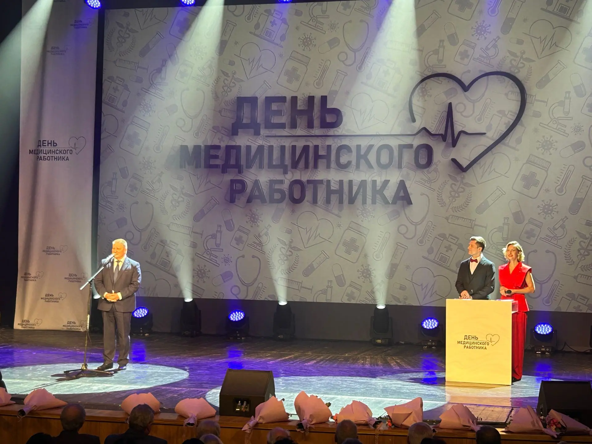 В Воронеже медицинских работников региона поздравили с профессиональным праздником

В Воронежском ко