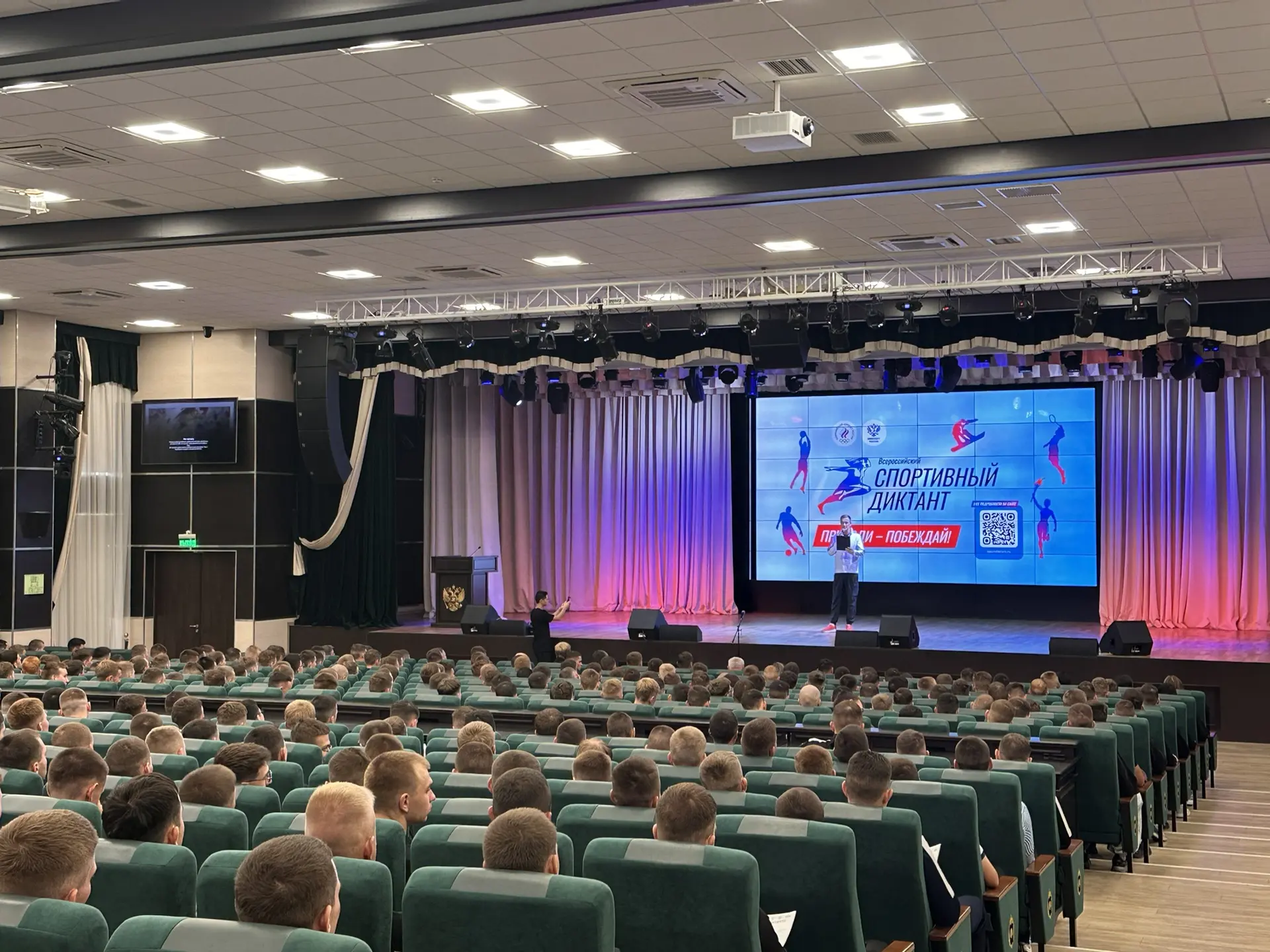 Герой России Евгений Мосейко вместе с Олимпийскими чемпионами Ириной Караваевой и Алекс...