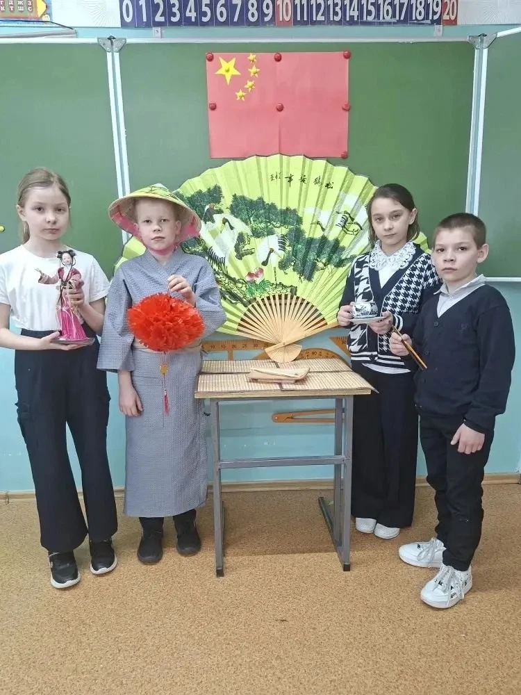Сегодня в нашей школе был проведён День китайской культуры! В 3 «Г» состоялось яркое и познавательно