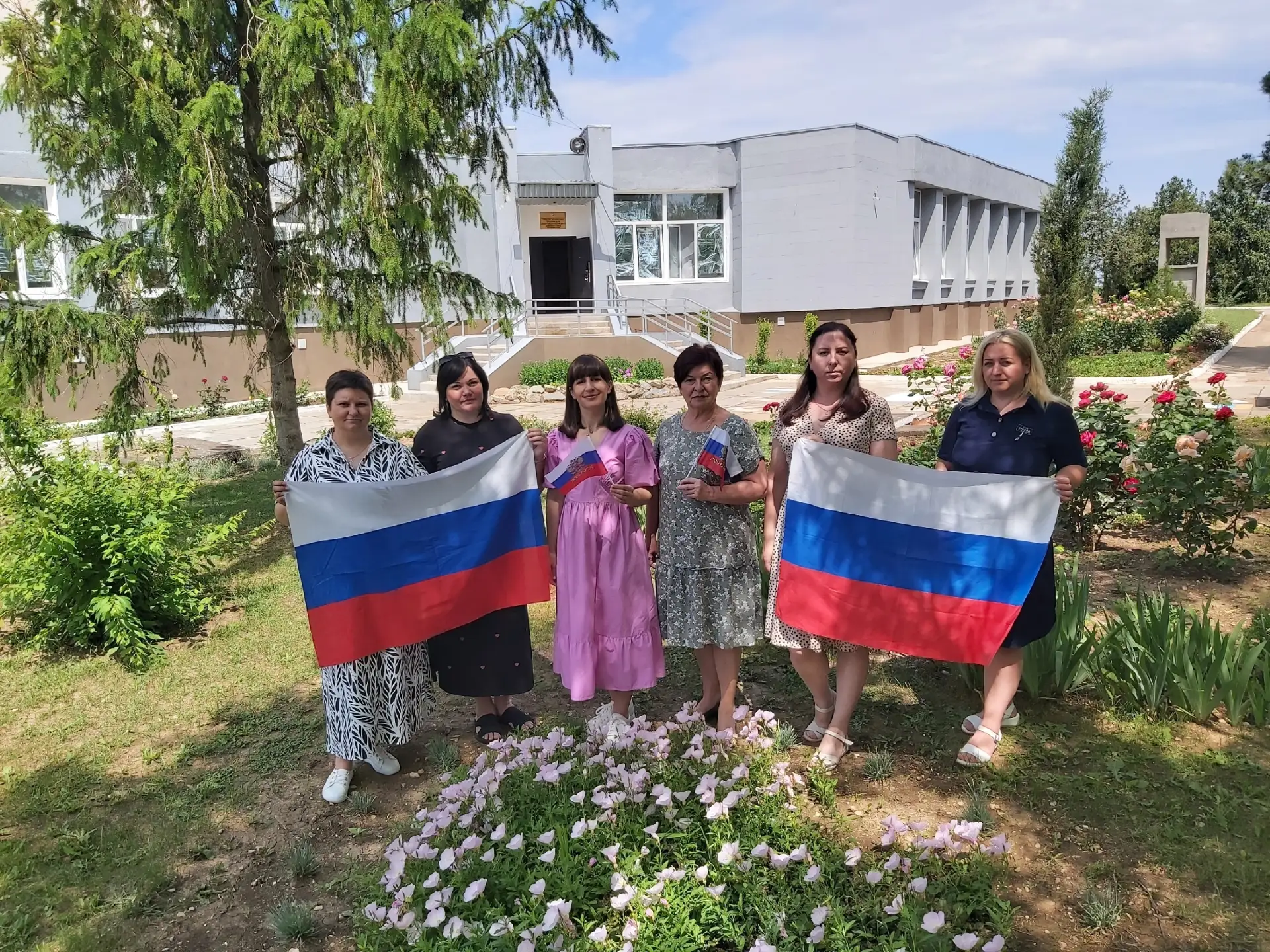 🇷🇺 С Днём России, дорогие друзья! 🇷🇺 
 
Коллектив нашего Центра поздравляет коллег, родителей и 