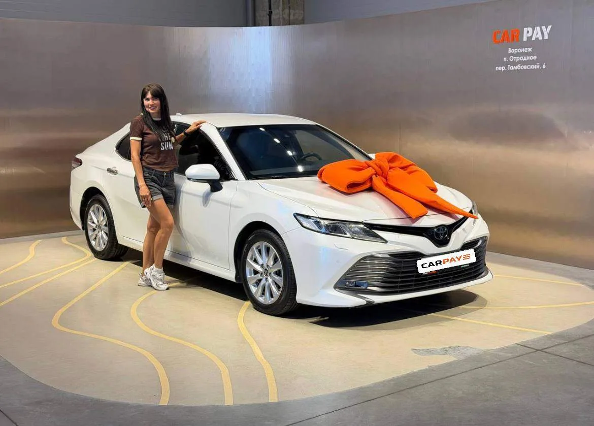 Вручили ключи от Toyota Camry 2020 года нашему довольному клиенту! 🔑