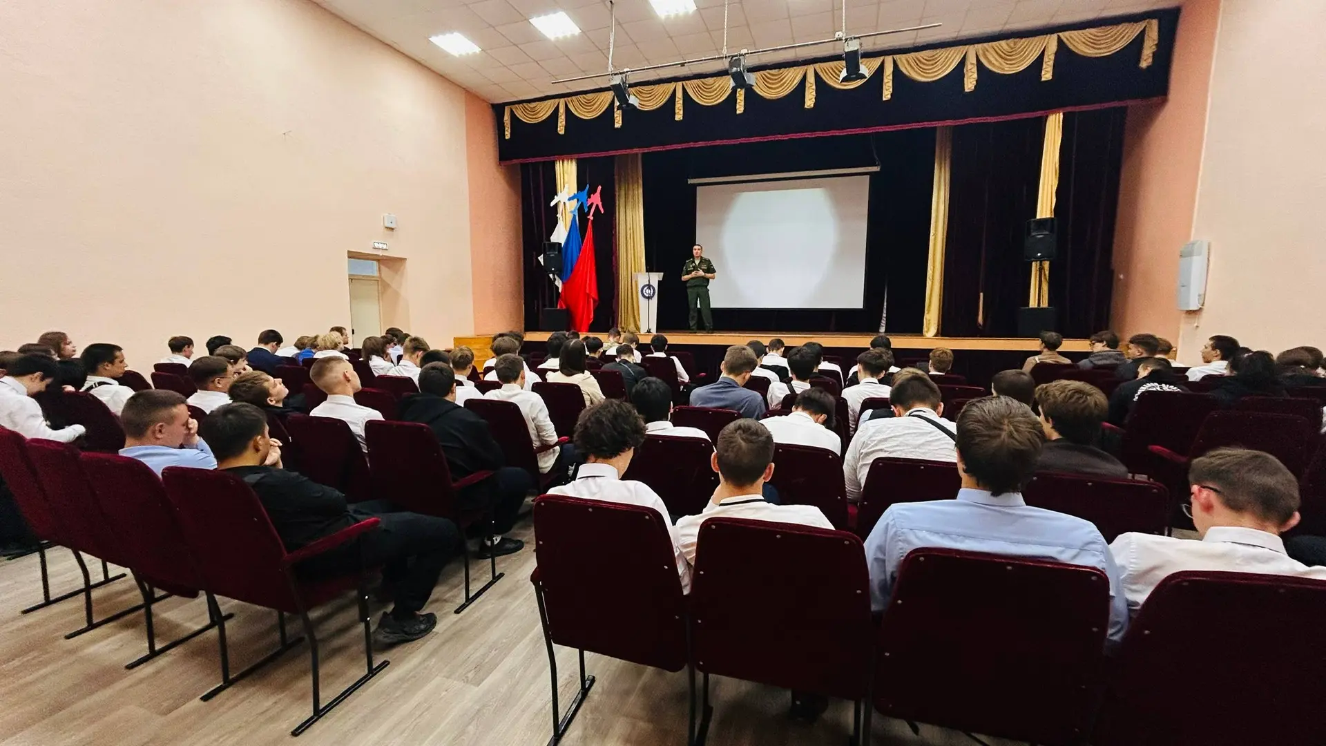 Сегодня в нашем колледже состоялся классный час с участием представителей воинской част...