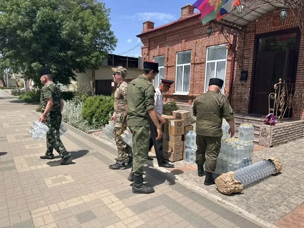 🇷🇺 Своих не бросаем: более тонны помощи отправилось защитникам неба!  Казаки Калининского станичного