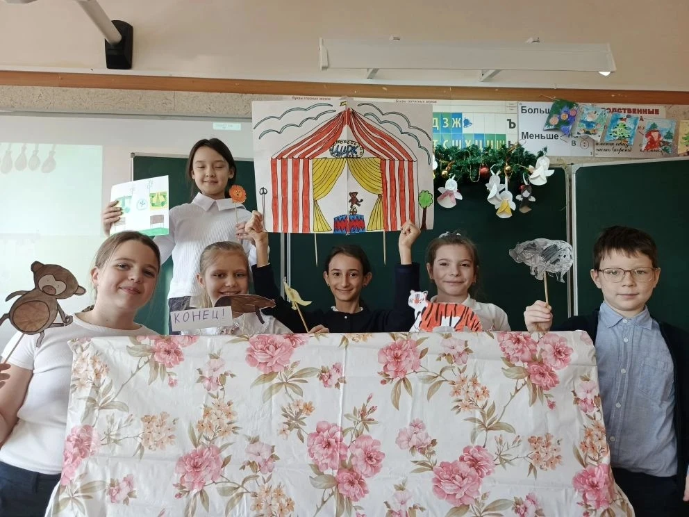 🎭 С 12 по 16 января в 3 «Г» классе проходил творческий проект «Кукольный театр», направленный на спл