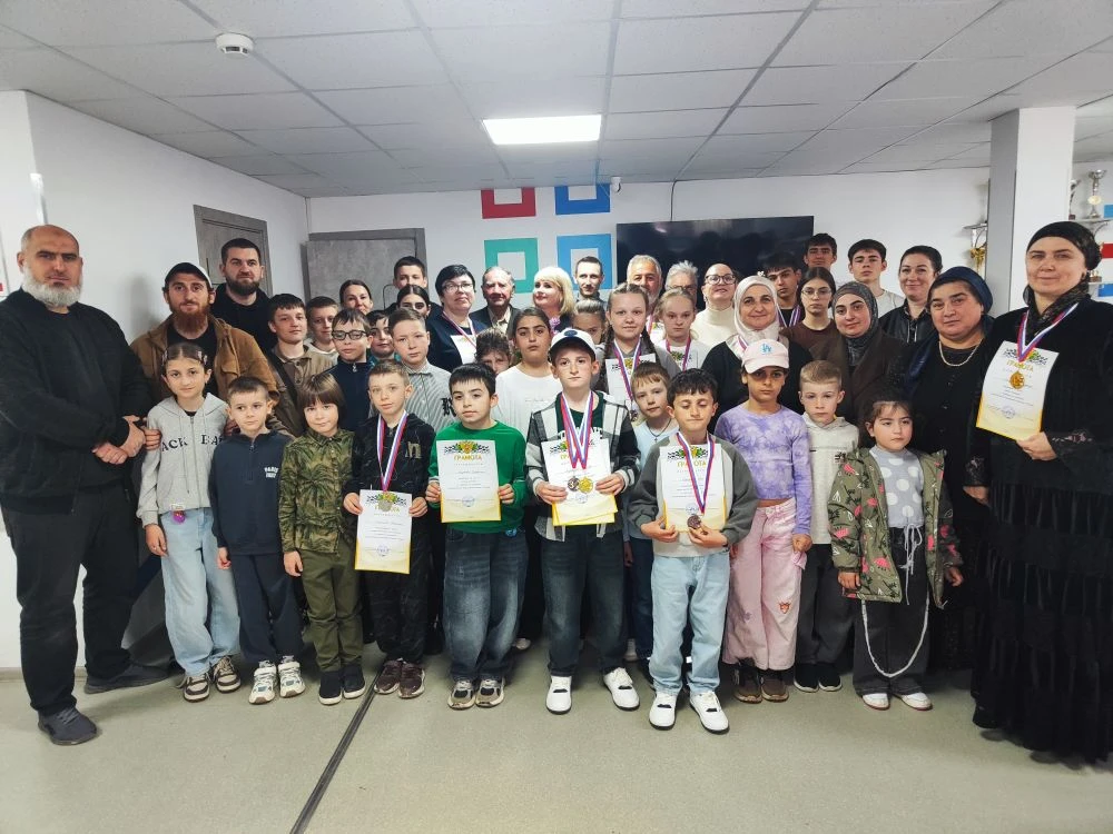 1 мая, в Парке культуры и отдыха Сальского городского поселения, в стенах Шахматного кл...