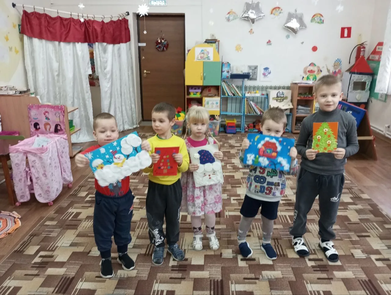 В нашем детском саду была устроена мастерская Деда Мороза «В блеске ёлочных огней»