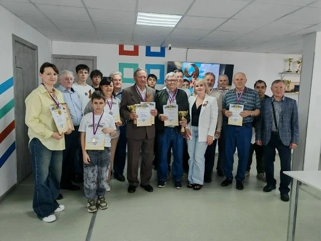 В Парке культуры и отдыха, в стенах Шахматного клуба «Белая Ладья», 9 мая прошел традиц...