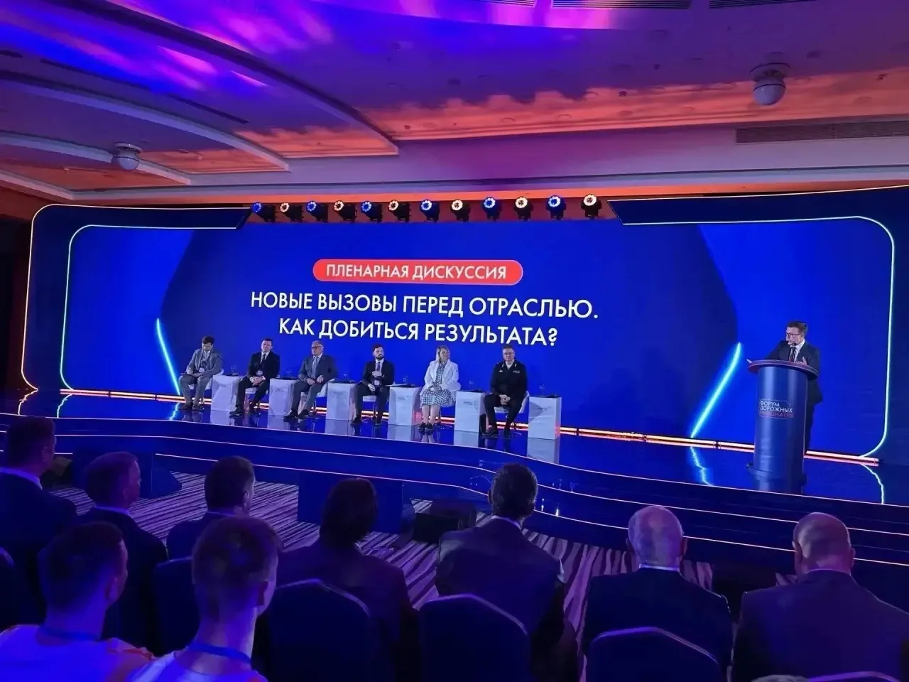 Министр транспорта и дорожного хозяйства Владимирской области Владимир Перцев принимает...