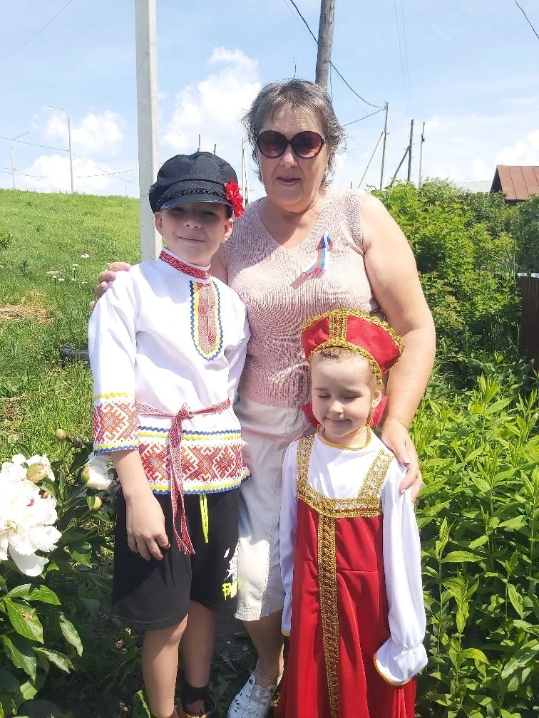 Каждый год в День России проводится акция «Российский триколор». Это мероприятие подчёр...