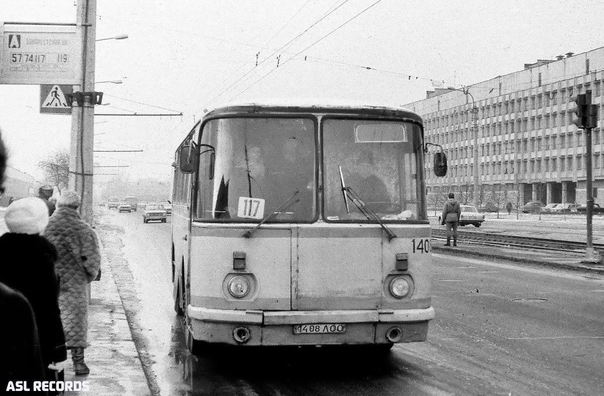 Бухарестская 1991 год

У 360 школы, автобус едет со стороны центра. 

Подписывайтесь на самый большо