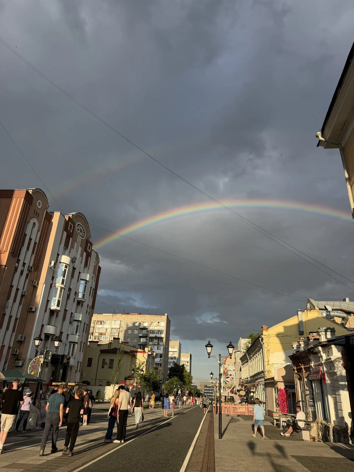 На проспекте слепой дождик и двойная радуга