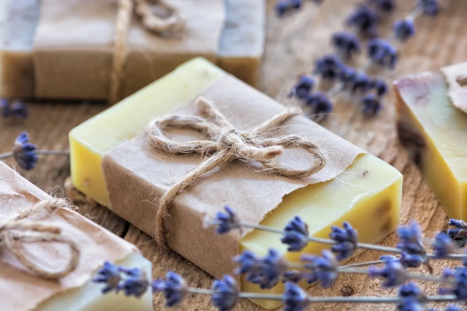 ЗАГОВОР НА МЫЛО 
ЧИСТКА ОТ ЭНЕРГЕТИЧЕСКОЙ ГРЯЗИ. 
 
Купив новый кусок мыла, лучше всего детское или 