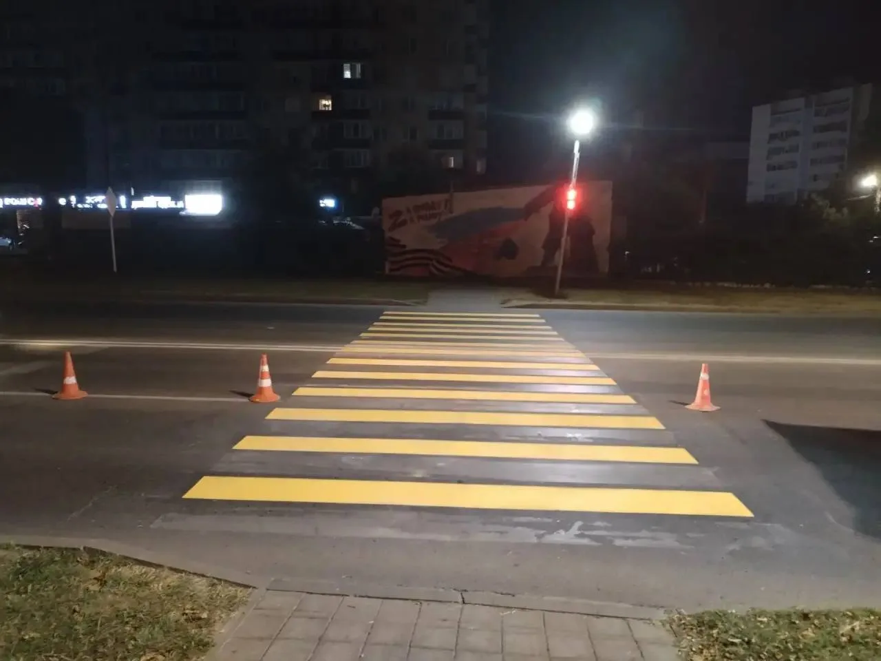 Пока Анапчане спят, дорожники ночью рисуют разметку по городу

Наносят пешеходные переходы («зебры»)