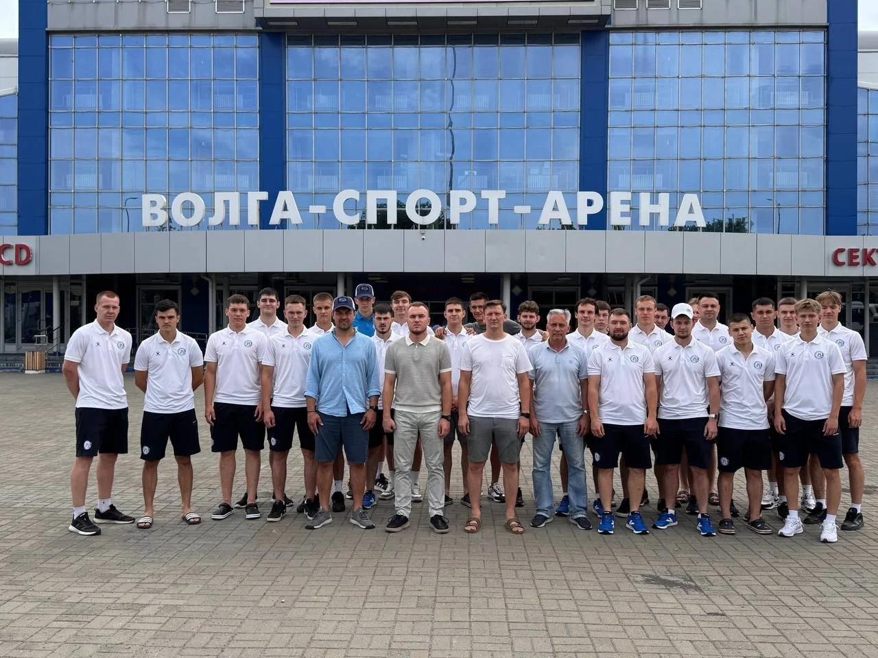 Ни Егора Мурзайкина, ни Алмаза Долгова нет на общей фотографии игроков Волги, которые отправились на