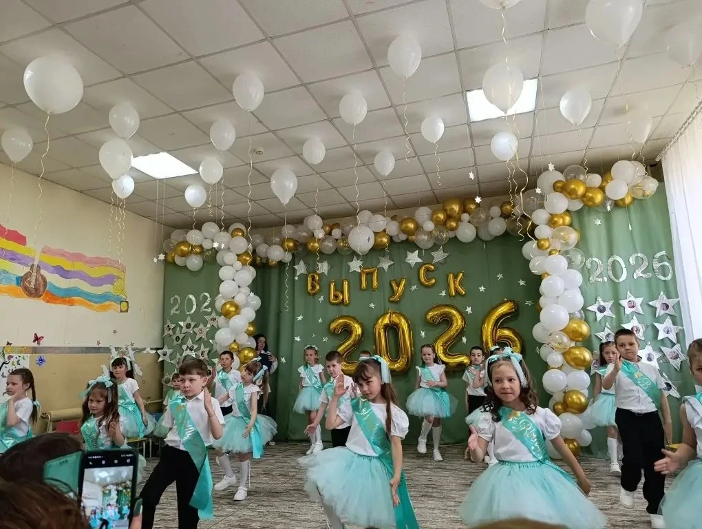 28 мая в структурном поздравление Нерчинско-Заводского детского сада «Улыбка» прошел не...