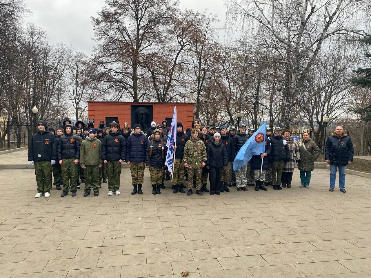 🎖Военно-патриотический клуб "Сокол" нашей #умной_школы принял учасиие в Митинге с возложением цветов