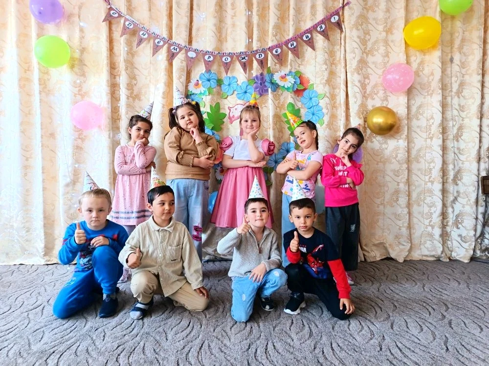 С днем рождения, солнышко! Желаем, чтобы родители всегда гордились тобой, любили крепко...