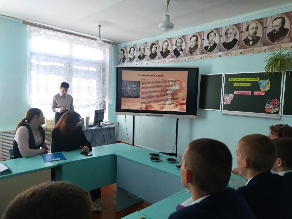 Сегодня в нашей школе состоялась ставшая уже традицией научно-практическая конференция "Первые шаги"
