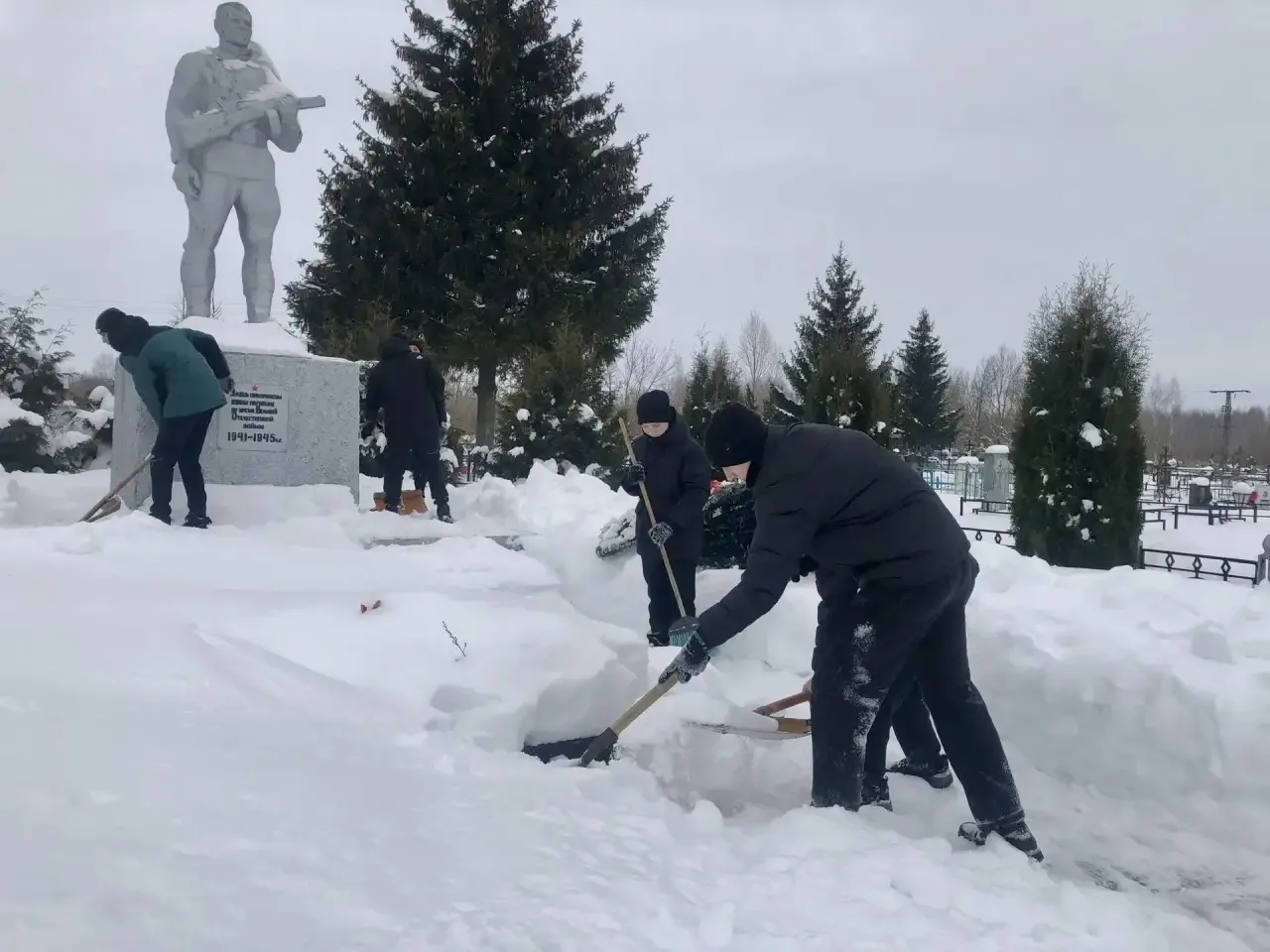 🙏Активисты первичного отделения «Движения Первых», учащиеся первого корпуса имени Героя России А.В.К