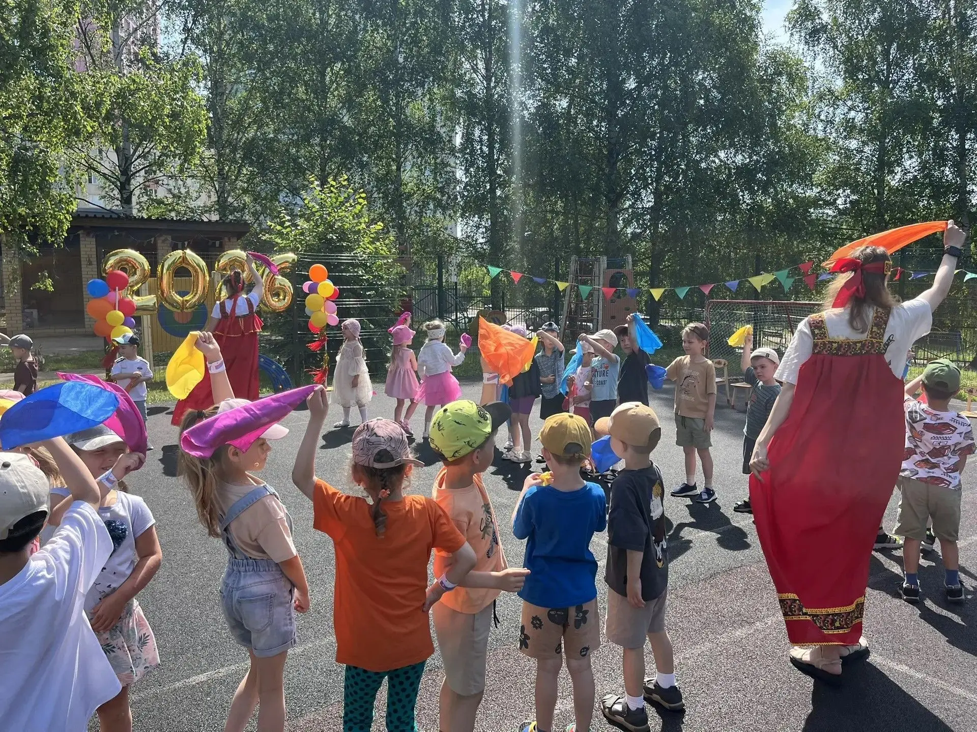 🇷🇺Нам праздники для радости даны,
Мы знаем их немало, самых разных,
Но день России, день родной ст